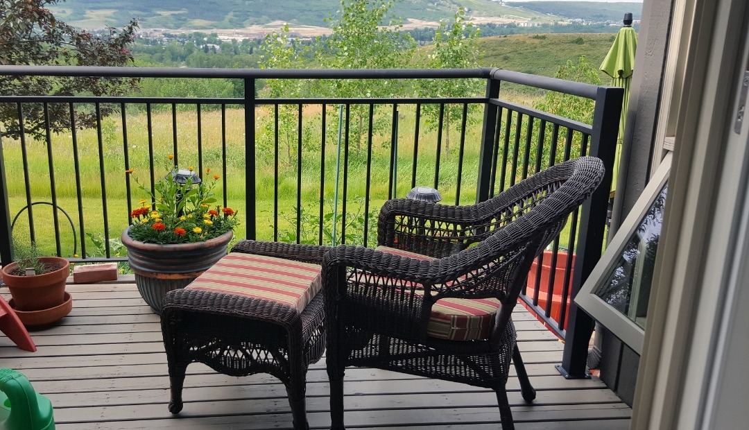 Design Tips to Make Your Apartment Patio or Balcony Feel Cozy Cover Photo