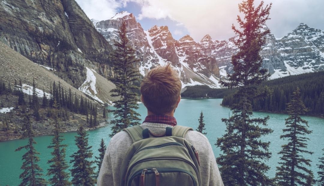 7 Items You Should Always Bring on Day Hikes Cover Photo